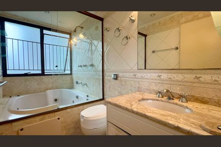 Apartamento à venda com 107m², 3 quartos e 1 vaga Apartamento à venda com 107m², 3 quartos e 1 vagaBanheiro da Suíte