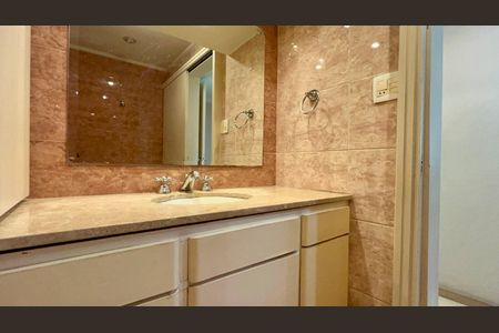 Apartamento à venda com 107m², 3 quartos e 1 vaga Apartamento à venda com 107m², 3 quartos e 1 vagaBanheiro