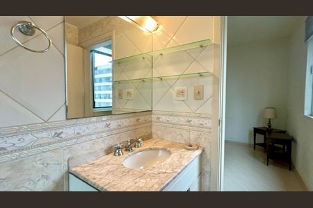 Apartamento à venda com 107m², 3 quartos e 1 vaga Apartamento à venda com 107m², 3 quartos e 1 vagaBanheiro da Suíte