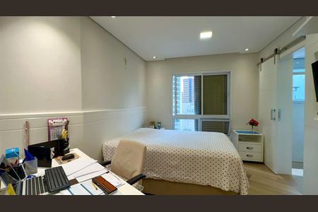 Apartamento à venda com 150m², 3 quartos e 2 vagas Apartamento à venda com 150m², 3 quartos e 2 vagasSuite