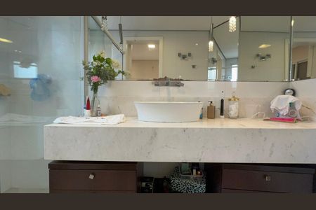 Apartamento à venda com 150m², 3 quartos e 2 vagas Apartamento à venda com 150m², 3 quartos e 2 vagasBanheiro da Suíte