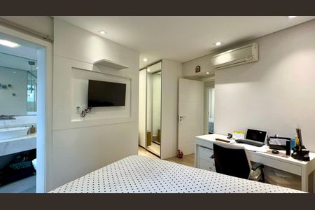 Apartamento à venda com 150m², 3 quartos e 2 vagas Apartamento à venda com 150m², 3 quartos e 2 vagasSuite