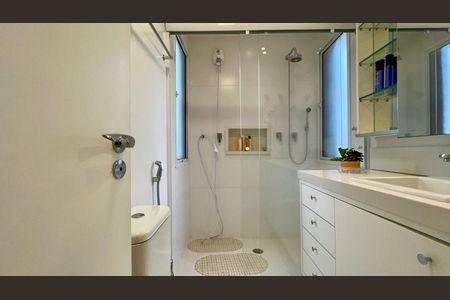 Apartamento à venda com 150m², 3 quartos e 2 vagas Apartamento à venda com 150m², 3 quartos e 2 vagasBanheiro