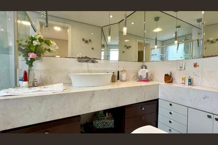 Apartamento à venda com 150m², 3 quartos e 2 vagas Apartamento à venda com 150m², 3 quartos e 2 vagasBanheiro da Suíte