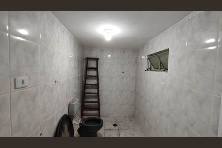 Casa para alugar com 130m², 3 quartos e 1 vaga Casa para alugar com 130m², 3 quartos e 1 vagaBanheiro externo