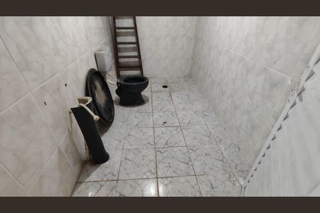 Casa para alugar com 130m², 3 quartos e 1 vaga Casa para alugar com 130m², 3 quartos e 1 vagaBanheiro externo