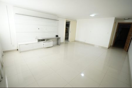 Apartamento para alugar com 123m², 3 quartos e 1 vaga