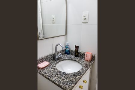 Banheiro social de apartamento à venda com 3 quartos, 70m² em Jaguaribe, Osasco