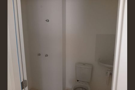 Banheiro  de apartamento à venda com 2 quartos, 45m² em Canhema, Diadema