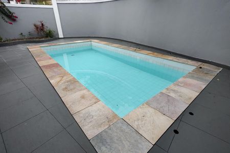 Casa de condomínio à venda com 173m², 3 quartos e 1 vaga Casa de condomínio à venda com 173m², 3 quartos e 1 vagaPiscina