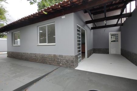Casa de condomínio à venda com 173m², 3 quartos e 1 vaga Casa de condomínio à venda com 173m², 3 quartos e 1 vagaFachada