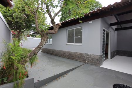 Casa de condomínio à venda com 173m², 3 quartos e 1 vaga Casa de condomínio à venda com 173m², 3 quartos e 1 vagaFachada