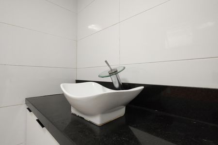 Casa de condomínio à venda com 173m², 3 quartos e 1 vaga Casa de condomínio à venda com 173m², 3 quartos e 1 vagaBanheiro da Suíte