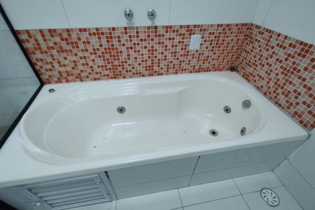 Casa de condomínio à venda com 173m², 3 quartos e 1 vaga Casa de condomínio à venda com 173m², 3 quartos e 1 vagaBanheiro da Suíte - Banheira