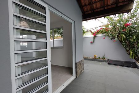 Casa de condomínio à venda com 173m², 3 quartos e 1 vaga Casa de condomínio à venda com 173m², 3 quartos e 1 vagaQuintal