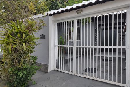 Casa de condomínio à venda com 173m², 3 quartos e 1 vaga Casa de condomínio à venda com 173m², 3 quartos e 1 vagaFachada