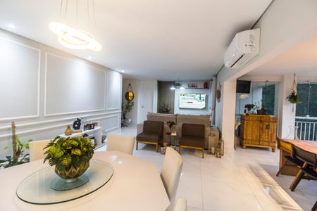 Apartamento à venda com 158m², 3 quartos e 3 vagas Apartamento à venda com 158m², 3 quartos e 3 vagasSala