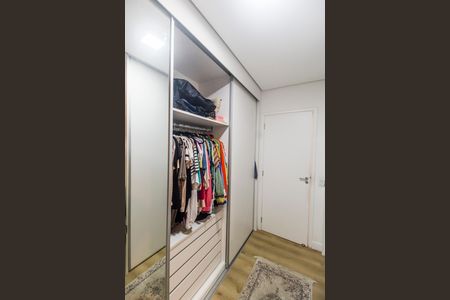 Apartamento à venda com 158m², 3 quartos e 3 vagas Apartamento à venda com 158m², 3 quartos e 3 vagasCloset da suíte