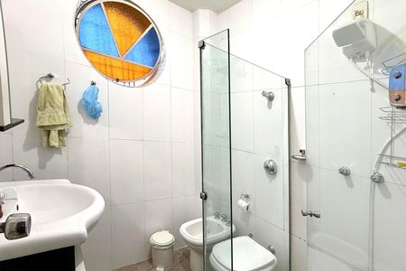 Apartamento à venda com 140m², 3 quartos e 1 vaga Apartamento à venda com 140m², 3 quartos e 1 vagaBanheiro da Suíte