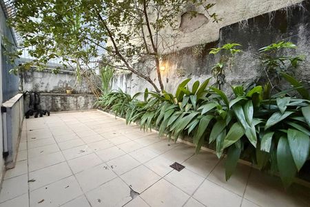 Apartamento à venda com 140m², 3 quartos e 1 vaga Apartamento à venda com 140m², 3 quartos e 1 vagaVaranda privativa