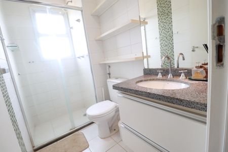 Apartamento para alugar com 81m², 2 quartos e 2 vagasBanheiro 