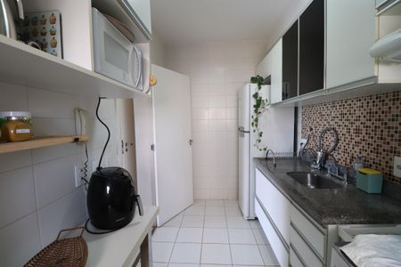 Apartamento para alugar com 81m², 2 quartos e 2 vagasCozinha 