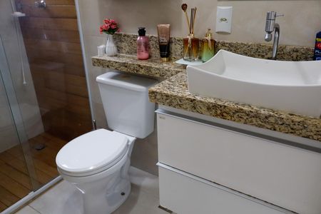 Apartamento à venda com 59m², 2 quartos e 1 vaga Apartamento à venda com 59m², 2 quartos e 1 vagaBanheiro