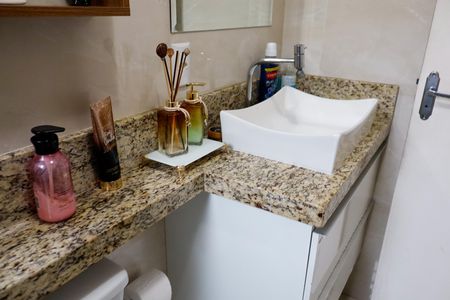 Apartamento à venda com 59m², 2 quartos e 1 vaga Apartamento à venda com 59m², 2 quartos e 1 vagaBanheiro