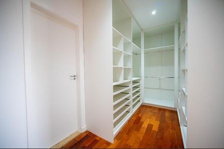 Casa de condomínio à venda com 422m², 4 quartos e 9 vagas Casa de condomínio à venda com 422m², 4 quartos e 9 vagasFoto 07
