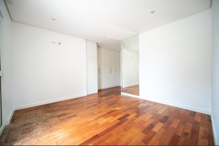 Casa de condomínio à venda com 422m², 4 quartos e 9 vagas Casa de condomínio à venda com 422m², 4 quartos e 9 vagasFoto 36