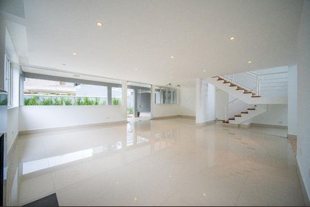 Casa de condomínio à venda com 422m², 4 quartos e 9 vagas Casa de condomínio à venda com 422m², 4 quartos e 9 vagasFoto 45