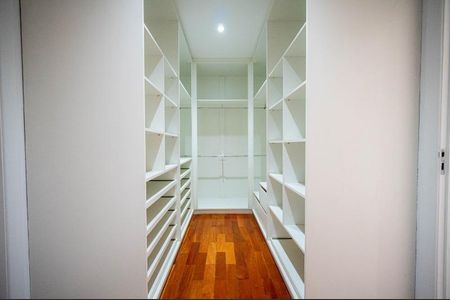 Casa de condomínio à venda com 422m², 4 quartos e 9 vagas Casa de condomínio à venda com 422m², 4 quartos e 9 vagasFoto 08