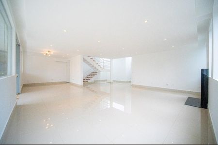 Casa de condomínio à venda com 422m², 4 quartos e 9 vagas Casa de condomínio à venda com 422m², 4 quartos e 9 vagasFoto 46