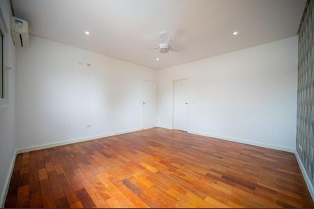 Casa de condomínio à venda com 422m², 4 quartos e 9 vagas Casa de condomínio à venda com 422m², 4 quartos e 9 vagasFoto 11