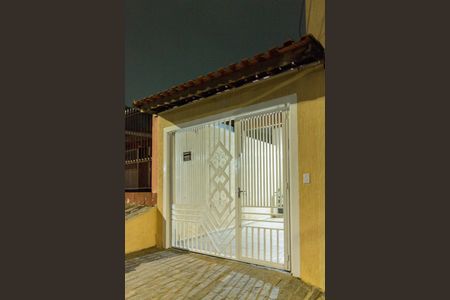 Casa à venda com 70m², 2 quartos e 1 vaga Casa à venda com 70m², 2 quartos e 1 vagaFachada