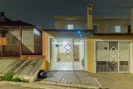 Casa à venda com 70m², 2 quartos e 1 vaga Casa à venda com 70m², 2 quartos e 1 vagaFachada