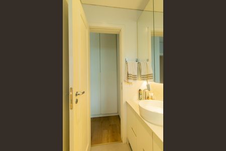 Apartamento para alugar com 98m², 3 quartos e 2 vagas Apartamento para alugar com 98m², 3 quartos e 2 vagasBanheiro da Suíte