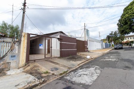 Casa para alugar com 45m², 1 quarto e 1 vaga Casa para alugar com 45m², 1 quarto e 1 vagaFachada