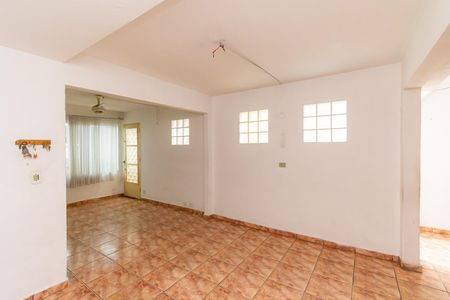 Casa à venda com 120m², 4 quartos e 2 vagas Casa à venda com 120m², 4 quartos e 2 vagasSala