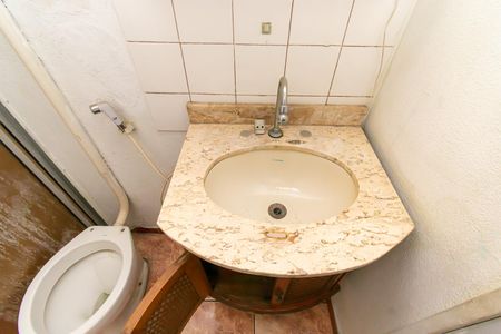 Casa à venda com 120m², 4 quartos e 2 vagas Casa à venda com 120m², 4 quartos e 2 vagasBanheiro