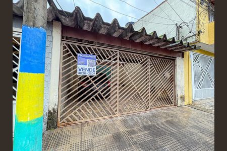 Casa à venda com 120m², 4 quartos e 2 vagas Casa à venda com 120m², 4 quartos e 2 vagasFachada