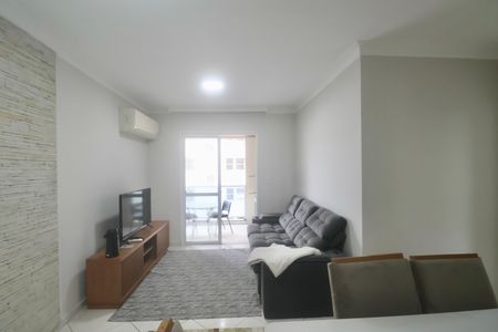 Sala de apartamento para alugar com 3 quartos, 89m² em Jardim Las Palmas, Guarujá