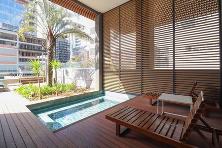 Apartamento para alugar com 72m², 1 quarto e 1 vaga Apartamento para alugar com 72m², 1 quarto e 1 vagaÁrea comum - Piscina