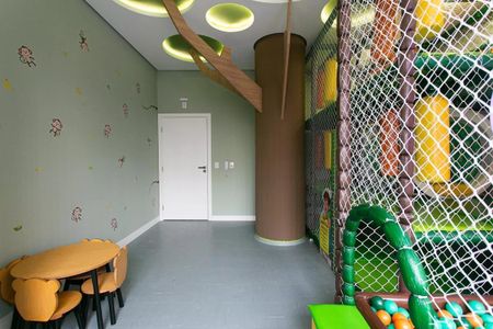 Apartamento à venda com 63m², 2 quartos e 1 vaga Apartamento à venda com 63m², 2 quartos e 1 vagaSala de brinquedos com decoração infantil e iluminação alegre.