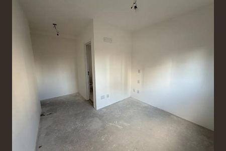 Apartamento à venda com 63m², 2 quartos e 1 vaga Apartamento à venda com 63m², 2 quartos e 1 vagaSala com paredes brancas e piso de concreto, sem móveis ou decoração.