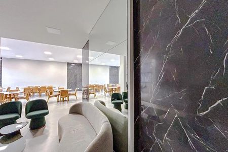 Apartamento à venda com 63m², 2 quartos e 1 vaga Apartamento à venda com 63m², 2 quartos e 1 vagaSala de reuniões com mobiliário moderno e iluminação natural.