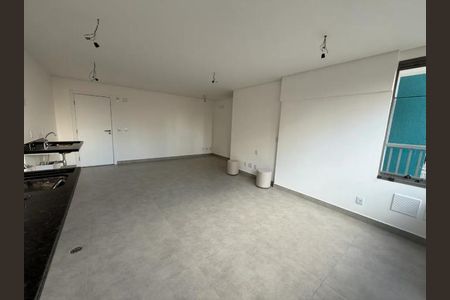 Apartamento à venda com 63m², 2 quartos e 1 vaga Apartamento à venda com 63m², 2 quartos e 1 vagaSala com piso de porcelanato, iluminação natural e móveis ausentes.