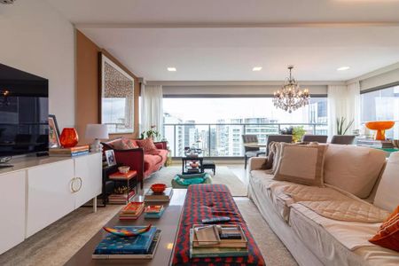 Apartamento à venda com 170m², 6 quartos e 2 vagas Apartamento à venda com 170m², 6 quartos e 2 vagasSala de estar com vista para a cidade, com móveis modernos e decoração colorida.