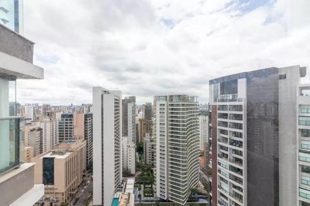 Apartamento à venda com 170m², 6 quartos e 2 vagas Apartamento à venda com 170m², 6 quartos e 2 vagasVista panorâmica de uma cidade com muitos prédios altos e nuvens no céu.