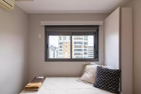 Apartamento à venda com 170m², 6 quartos e 2 vagas Apartamento à venda com 170m², 6 quartos e 2 vagasJanela com vista para edifícios de apartamentos e prédios de escritórios.